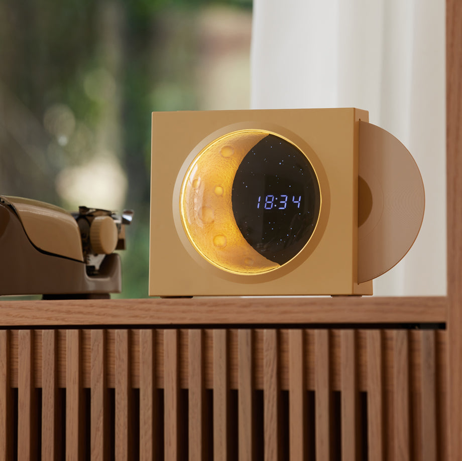 Skyver Clock – designerska lampka LED z budzikiem i głośnikiem Bluetooth